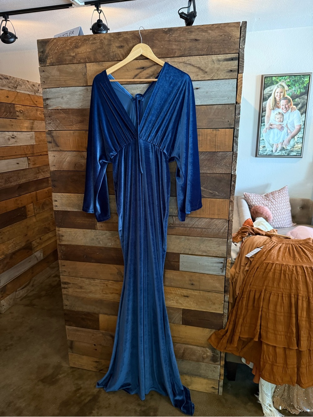 Elegant Navy Blue Velvet Evening Gown - Brand